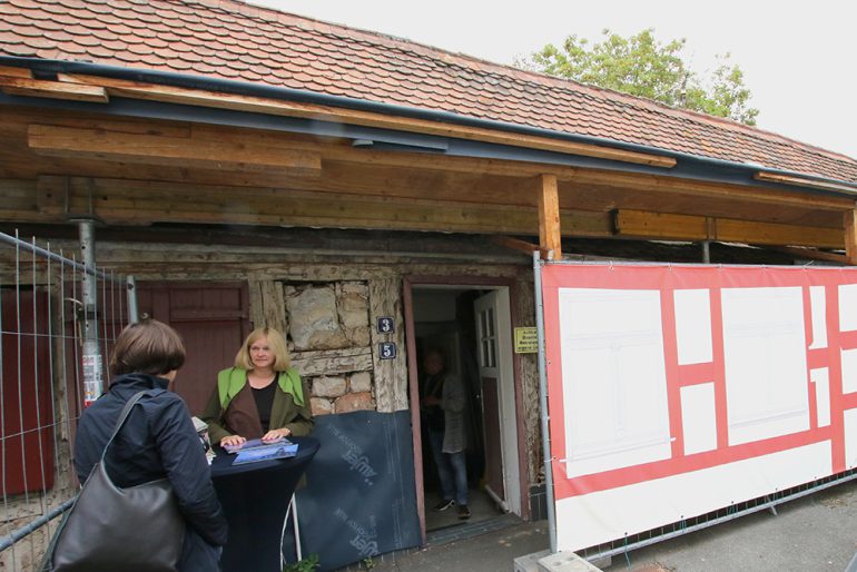 修復中の歴史建造物でイベントを行う郷土歴史協会（エアランゲン、2019年）（筆者撮影）